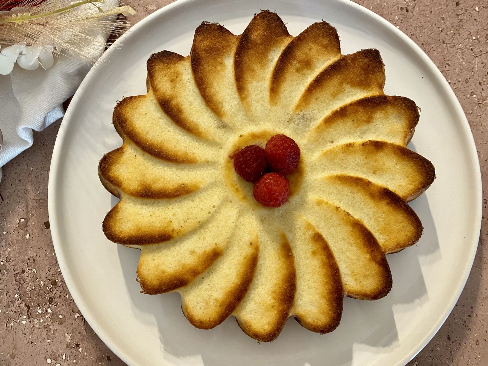 Fondant à la ricotta, amandes et framboises