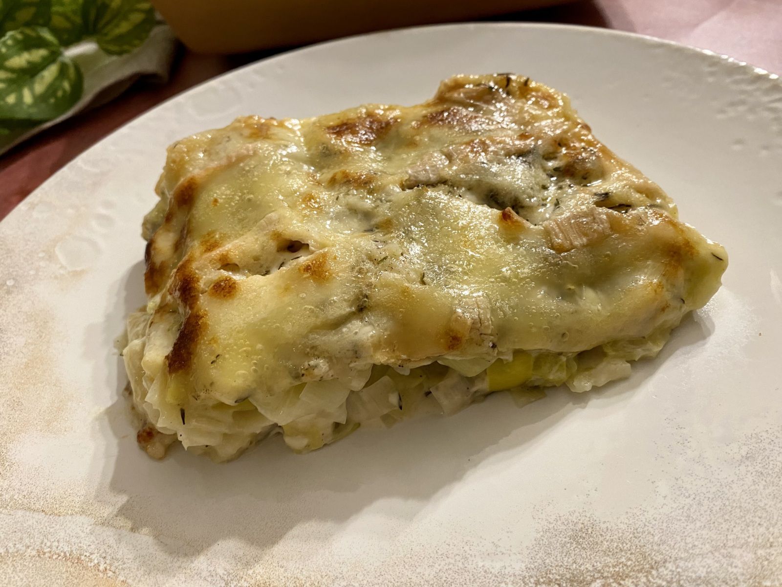 Gratin de ravioles aux poireaux et munster
