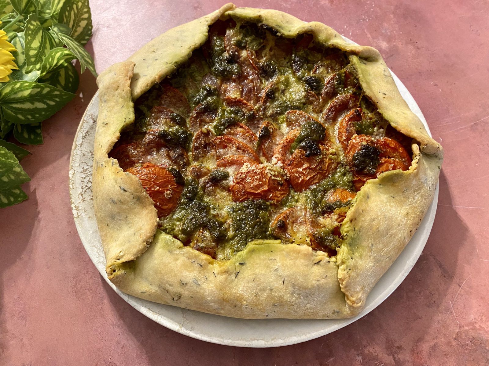Tarte rustique aux tomates et pesto