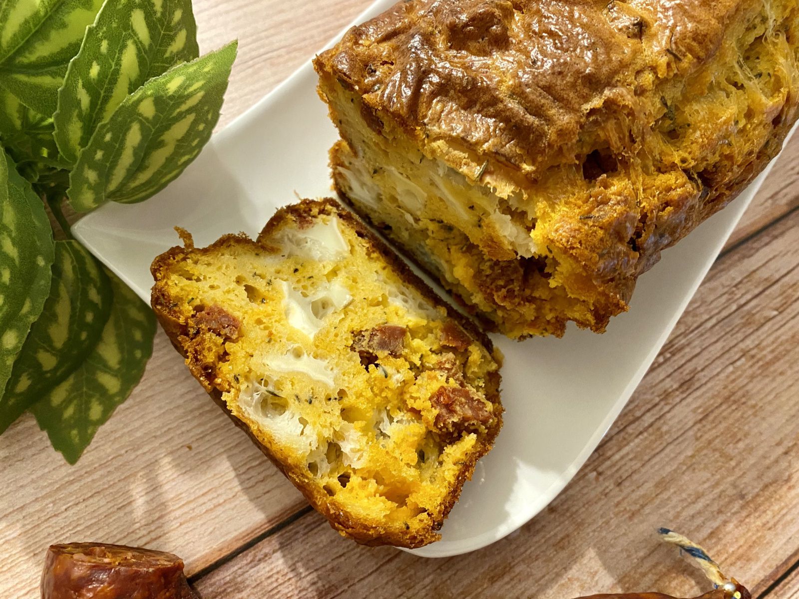 Cake au chèvre, chorizo et thym
