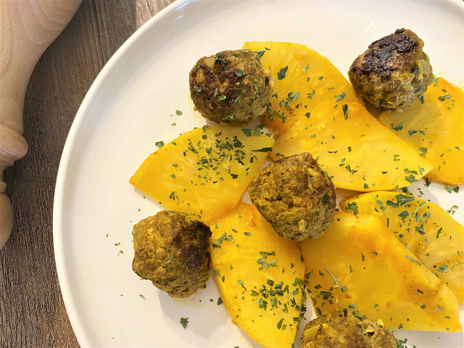 Boulettes de bœuf au citron et au céleri de Yotam Ottolenghi