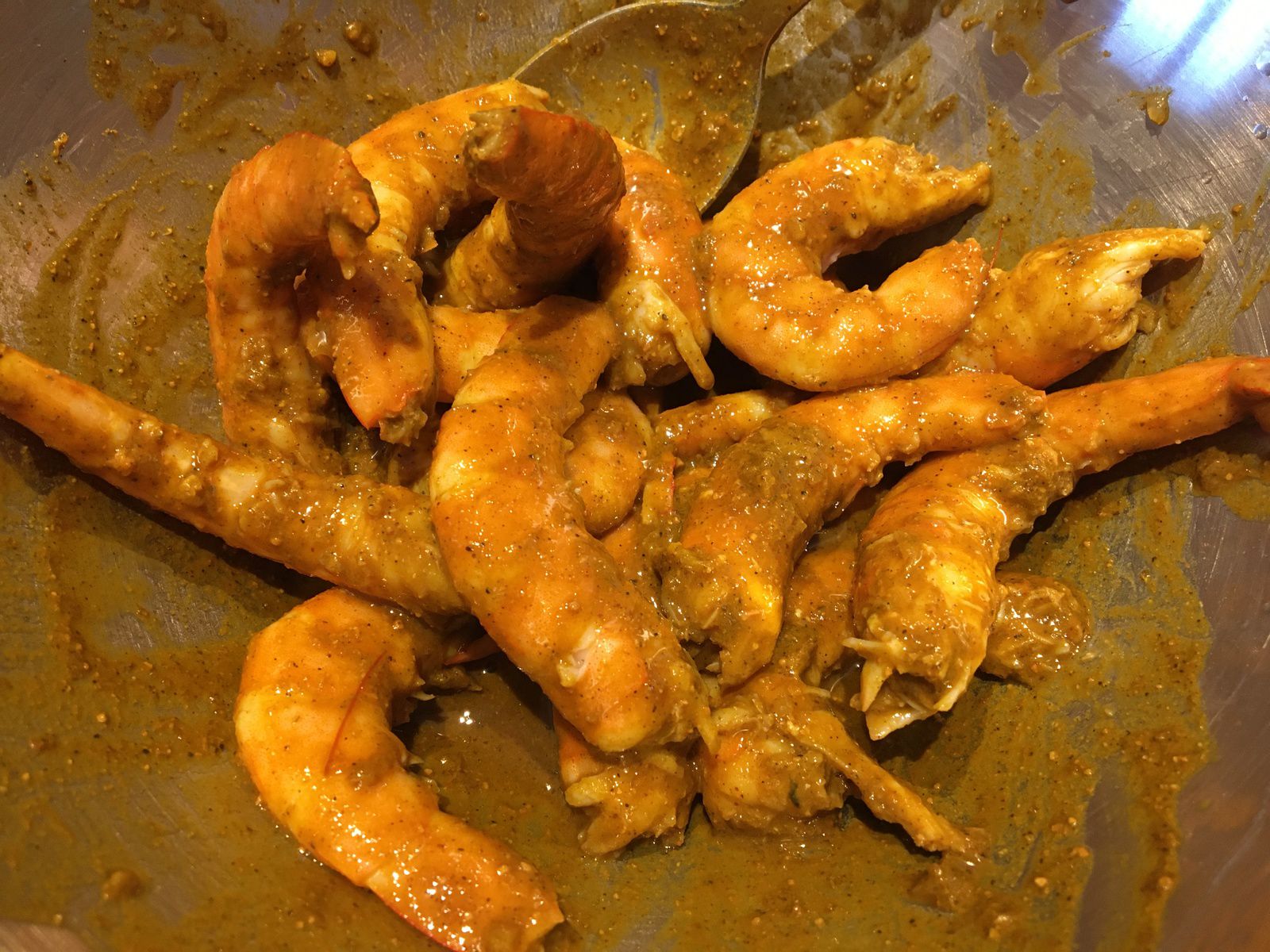 Crevettes sautées au curry, gingembre, sauce soja et sésame