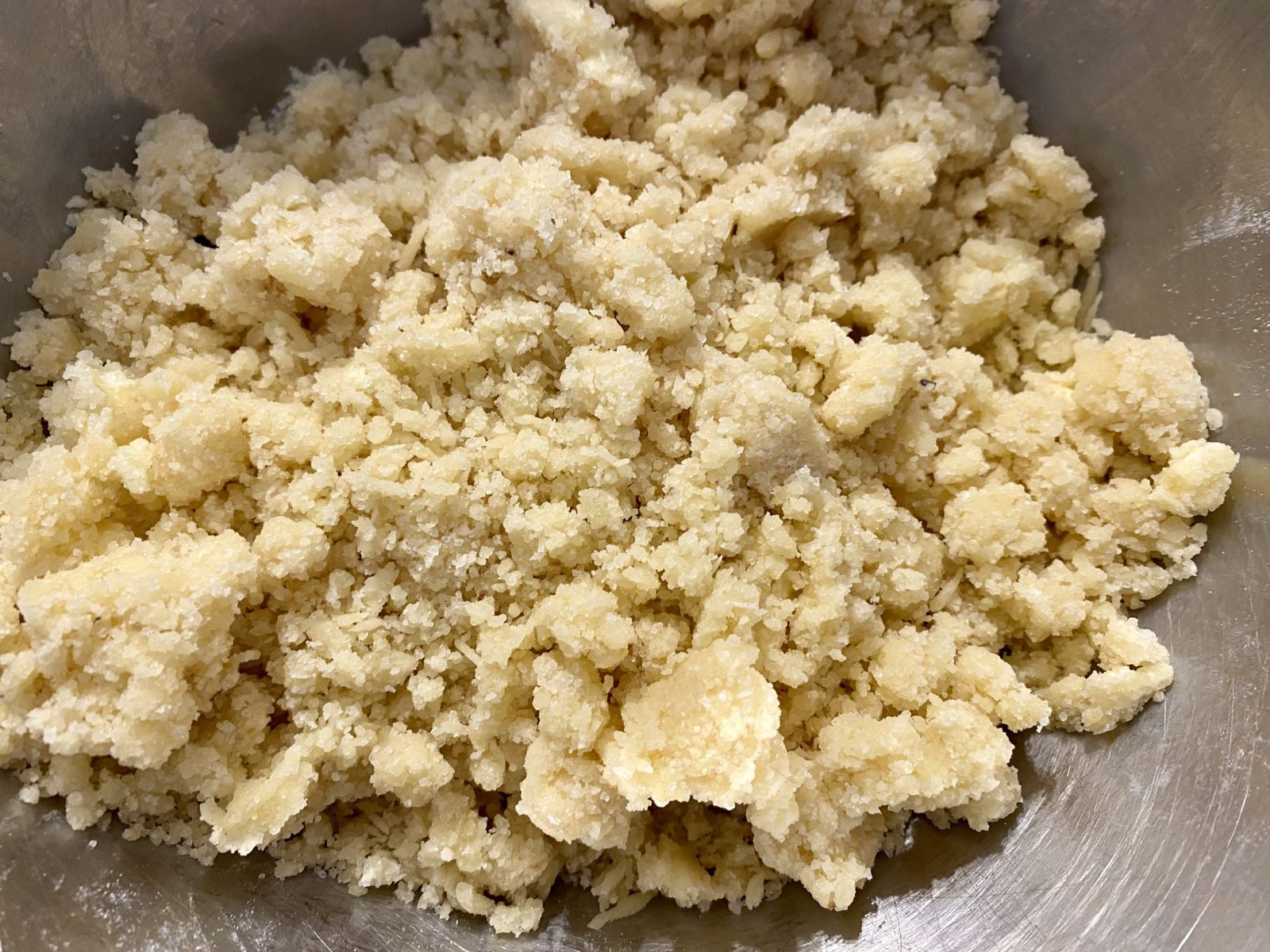 Crumble à l'abricot et à l'amande