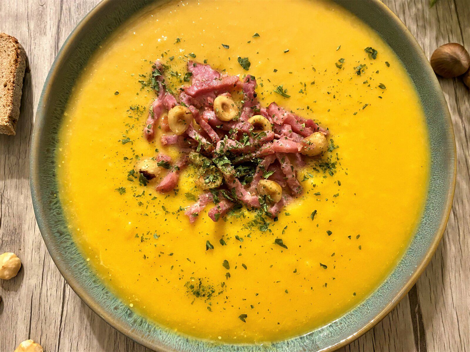 Velouté de butternut et poireaux aux lardons