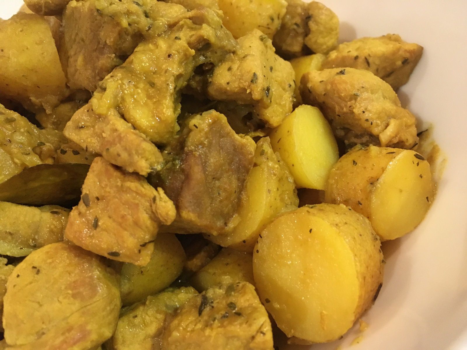 Notez que ce cari-là à la particularité de se cuisiner sans tomate. Idéal lorsque ce n’est pas la saison !