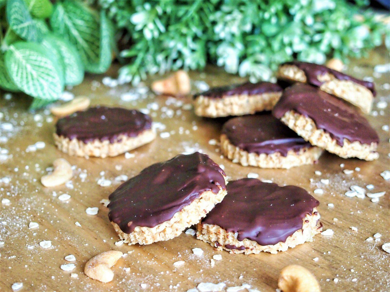 Biscuits aux flocons d'avoine, cacahuète et chocolat