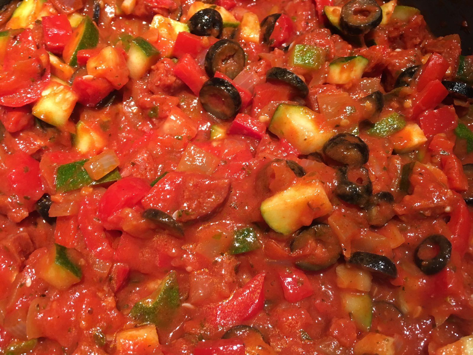 Pâtes aux légumes du soleil et au chorizo