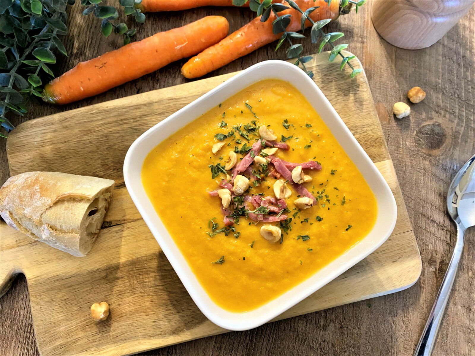 Velouté de carottes et poireaux aux lardons
