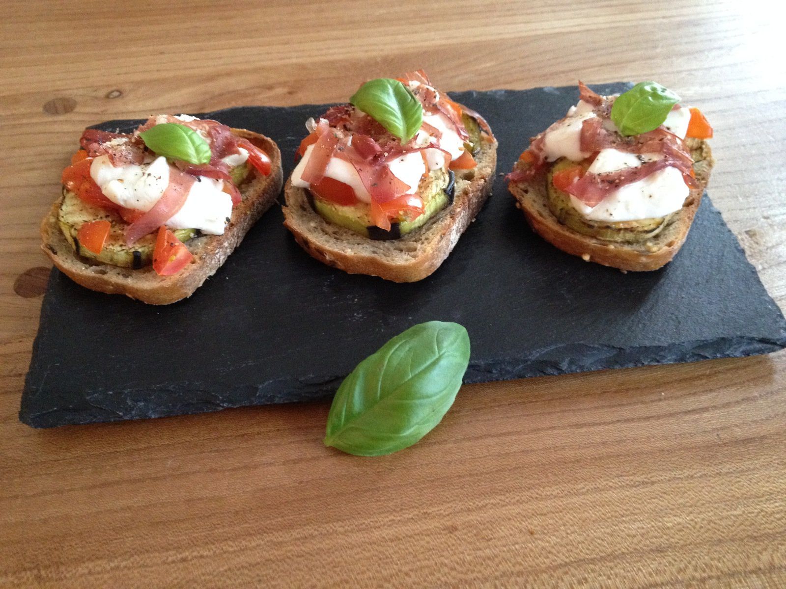 Bruschetta aubergine et chèvre