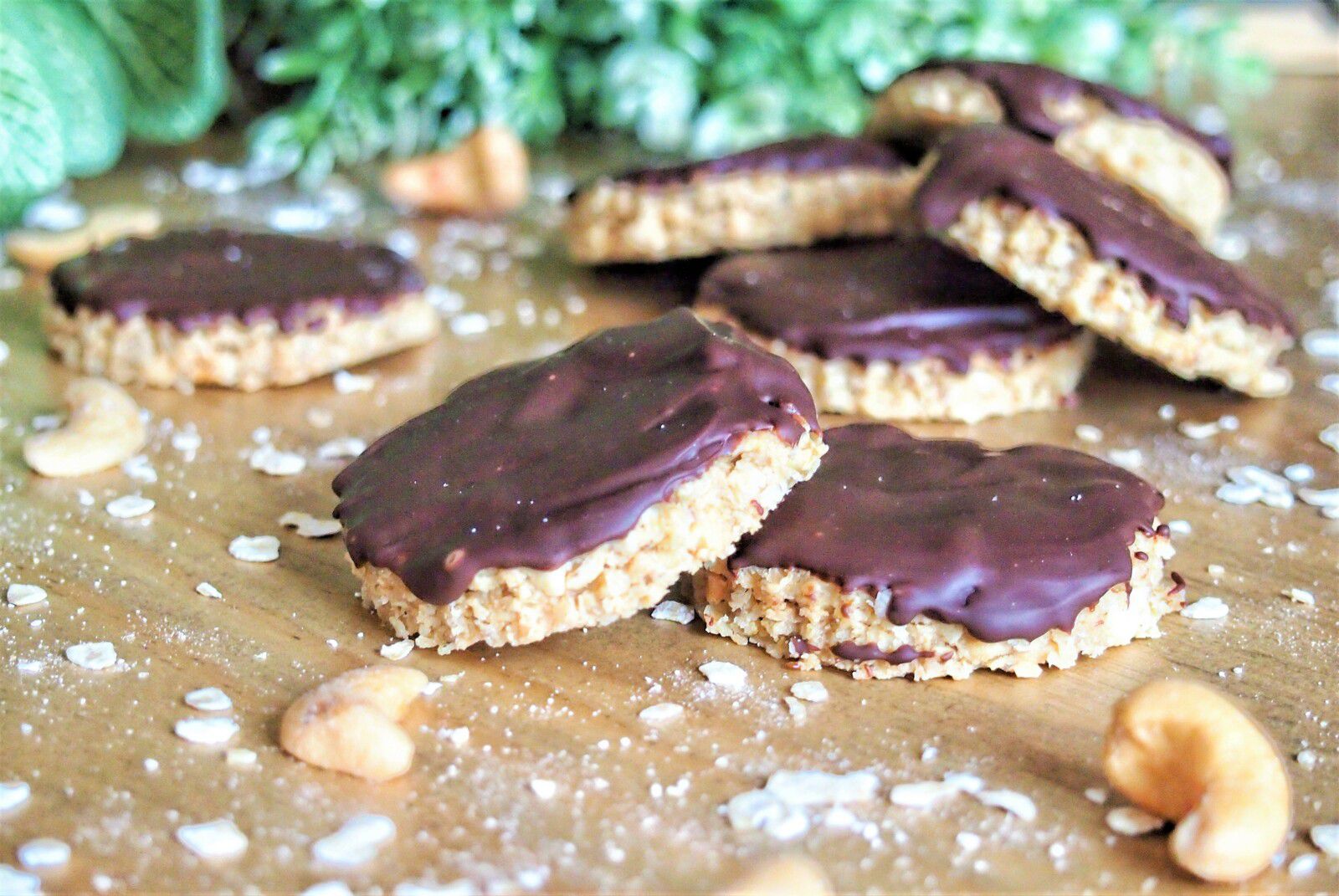 Biscuits aux flocons d'avoine, cacahuète et chocolat