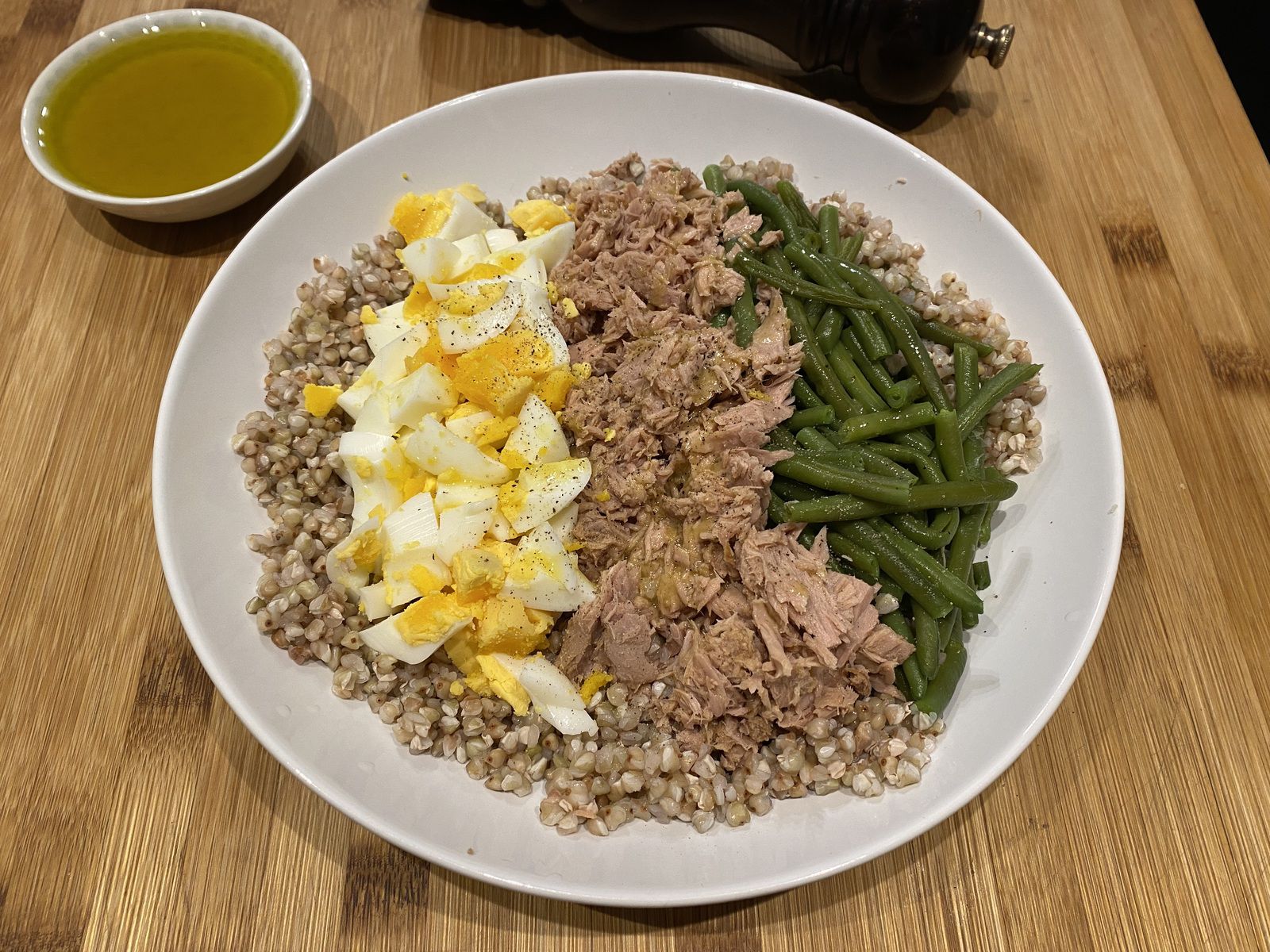 Salade de sarrasin au thon, haricots verts et œuf
