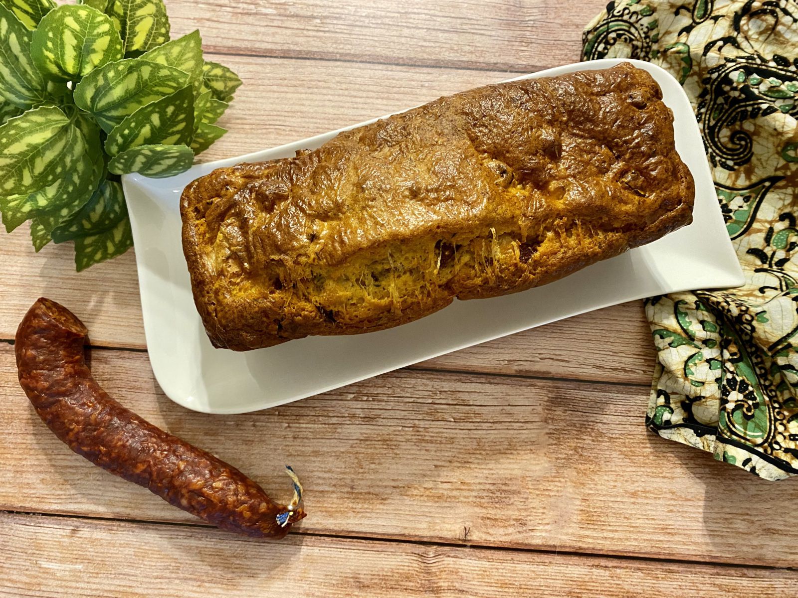 Cake au chèvre, chorizo et thym