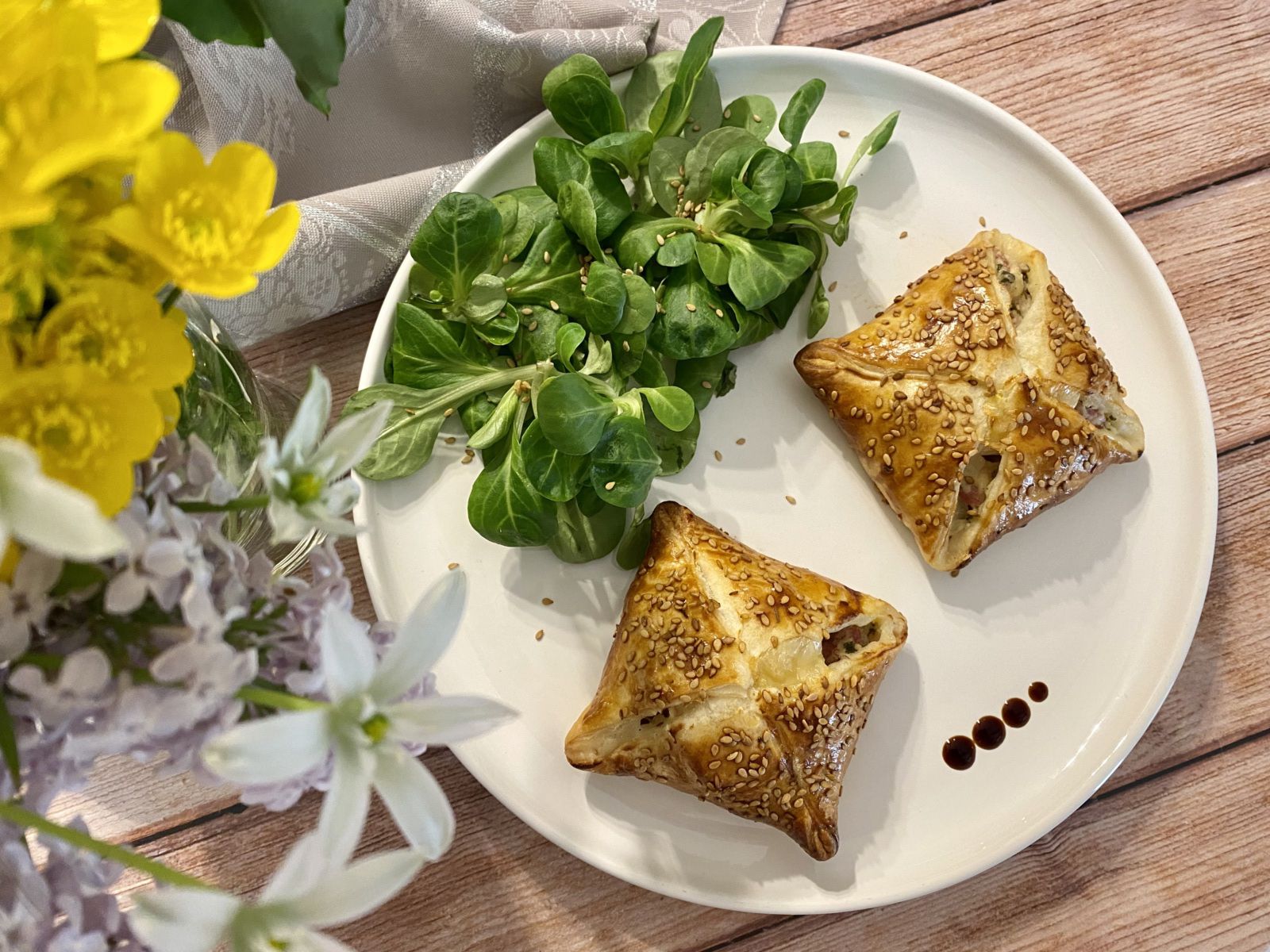 Panier feuilleté au bacon, oignon et chèvre