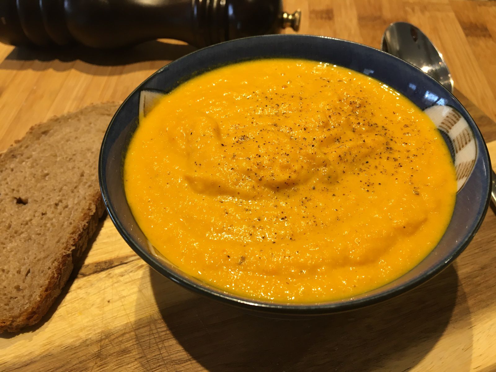 Velouté de carottes au St Môret et au cumin