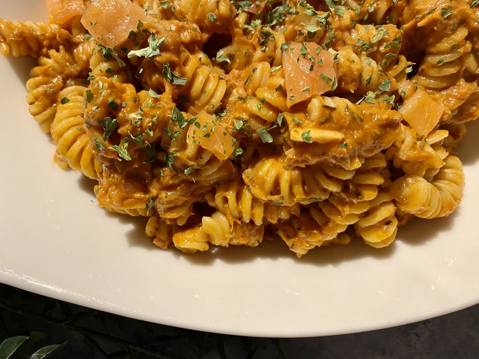 Pâtes à la crème de saumon fumé et tomate