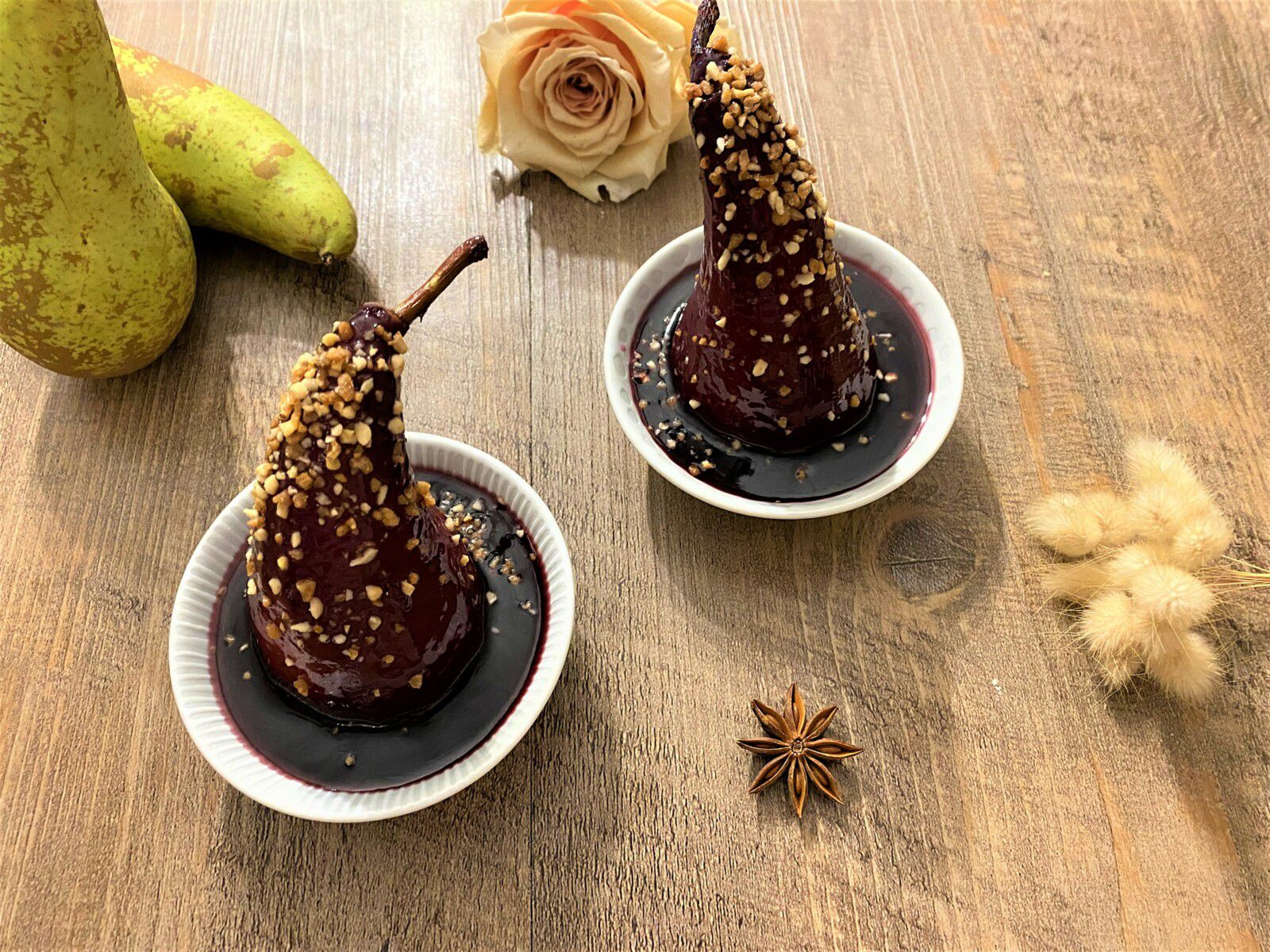 Poires au vin et crème de cassis