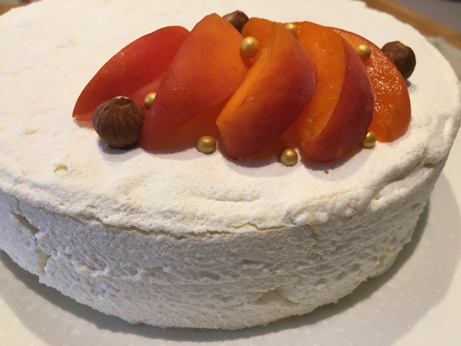 Entremets abricot, vanille et noisette