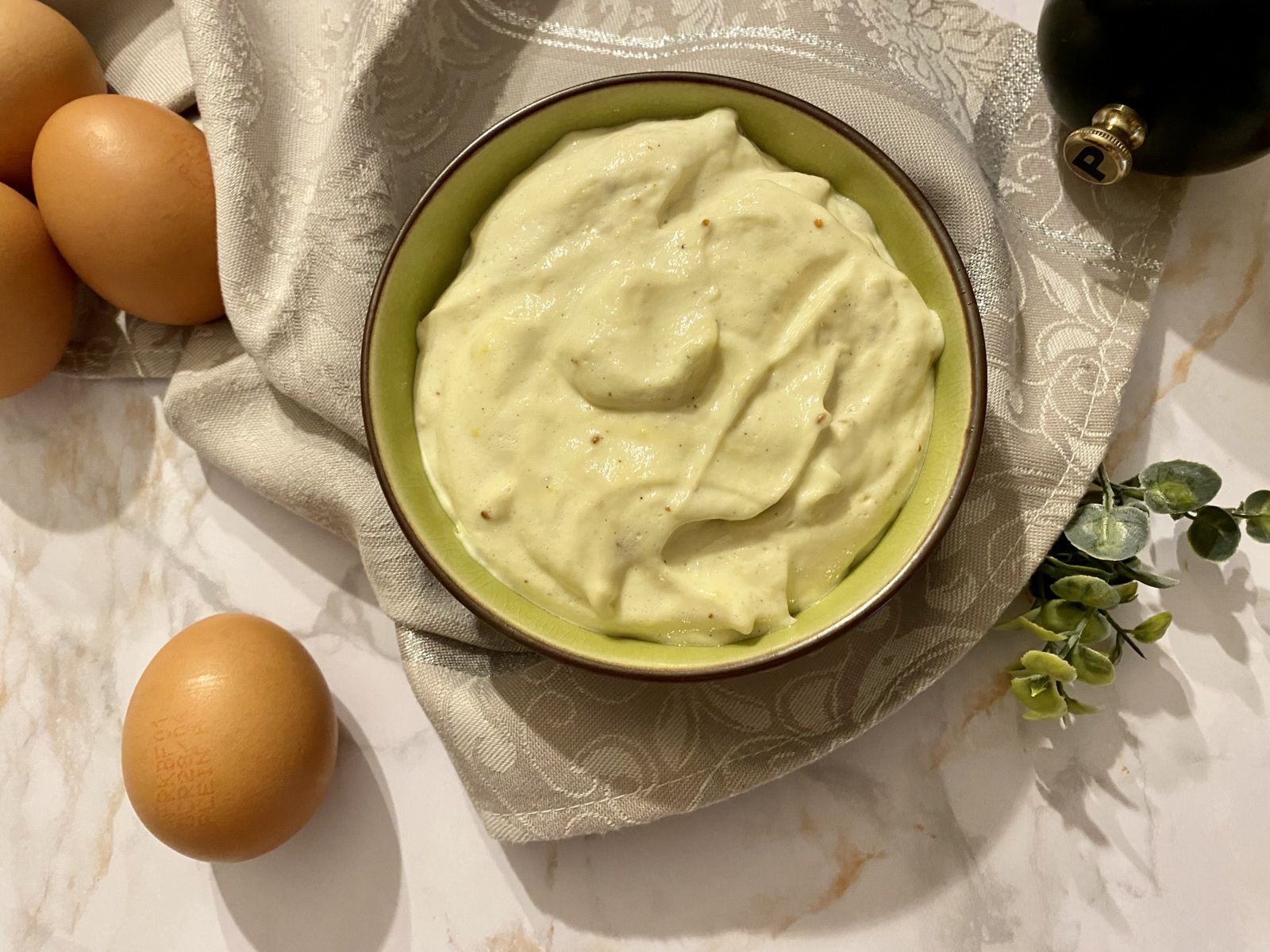Salade de quinoa, asperges et œufs durs