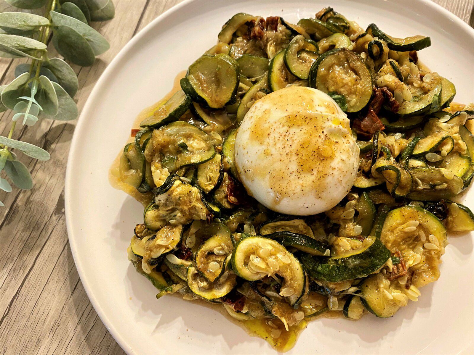 Salade de courgettes grillées et burrata