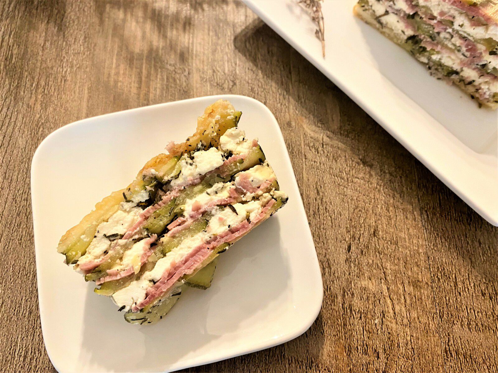 Millefeuille de courgette au jambon et à la feta