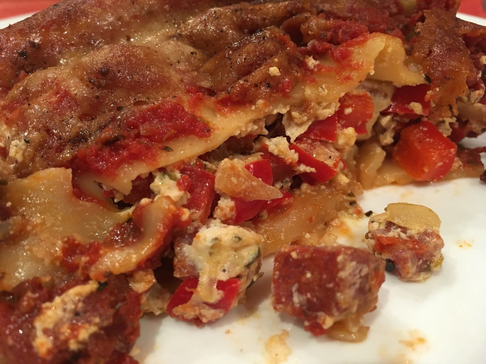 Cannelloni à la ricotta, poivron, chorizo et origan