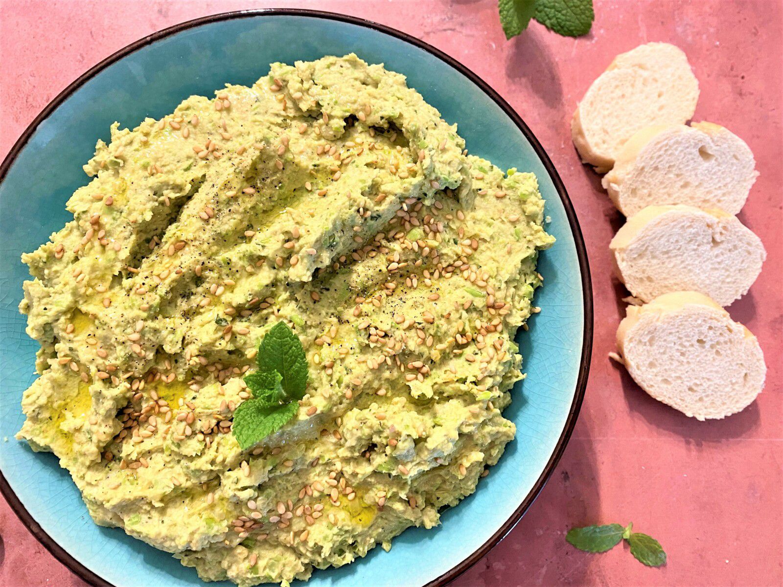 Houmous aux petits pois et à la menthe