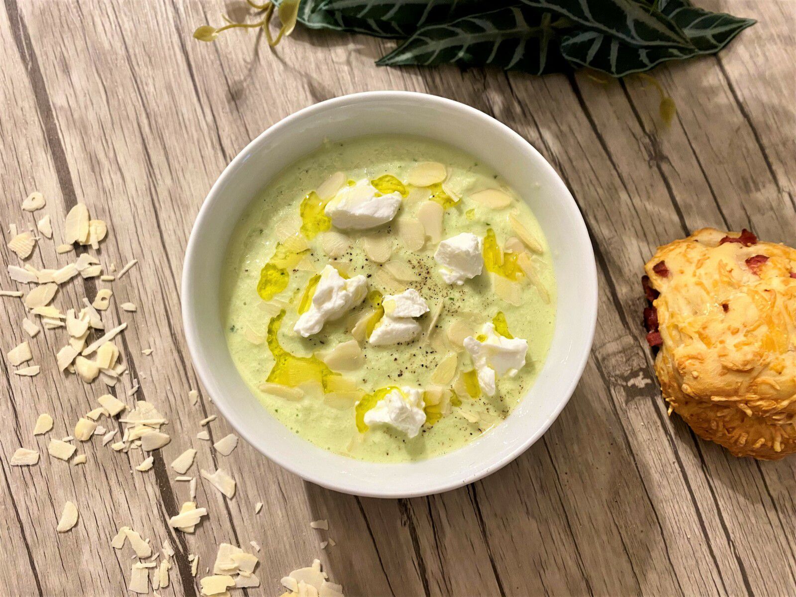 Soupe froide de concombre et chèvre frais