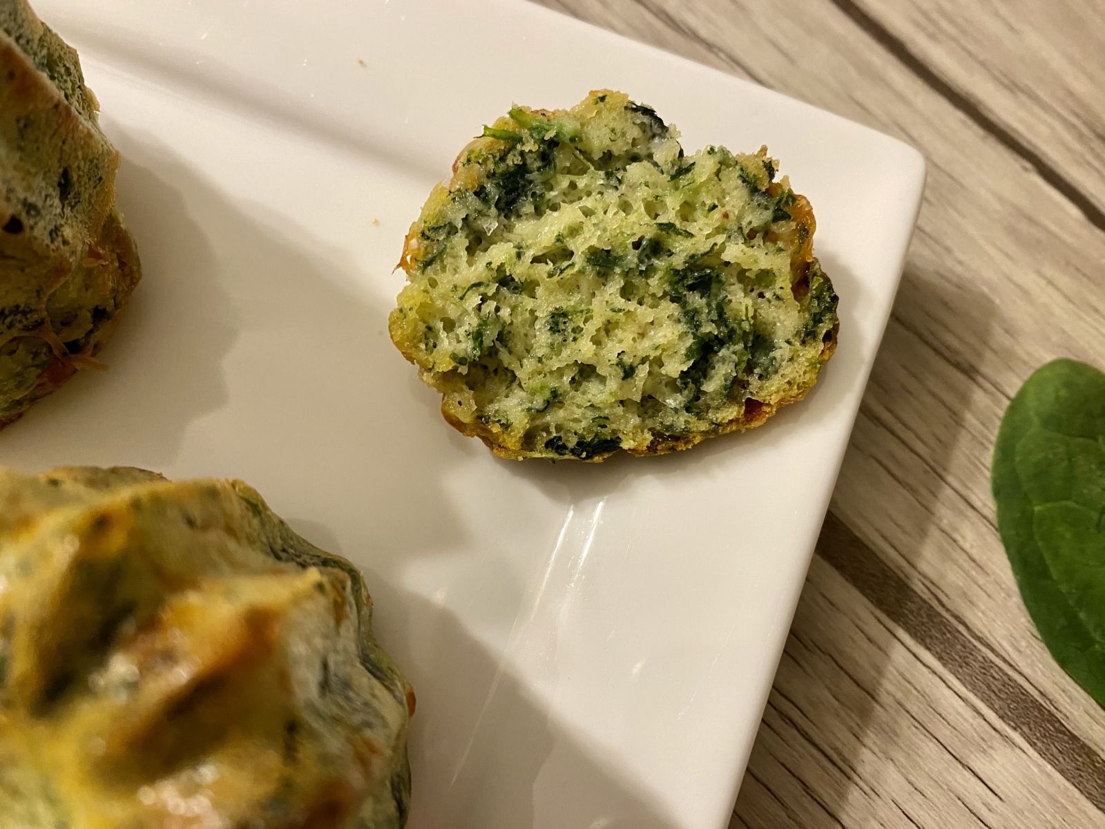 Cannelés chèvre épinards
