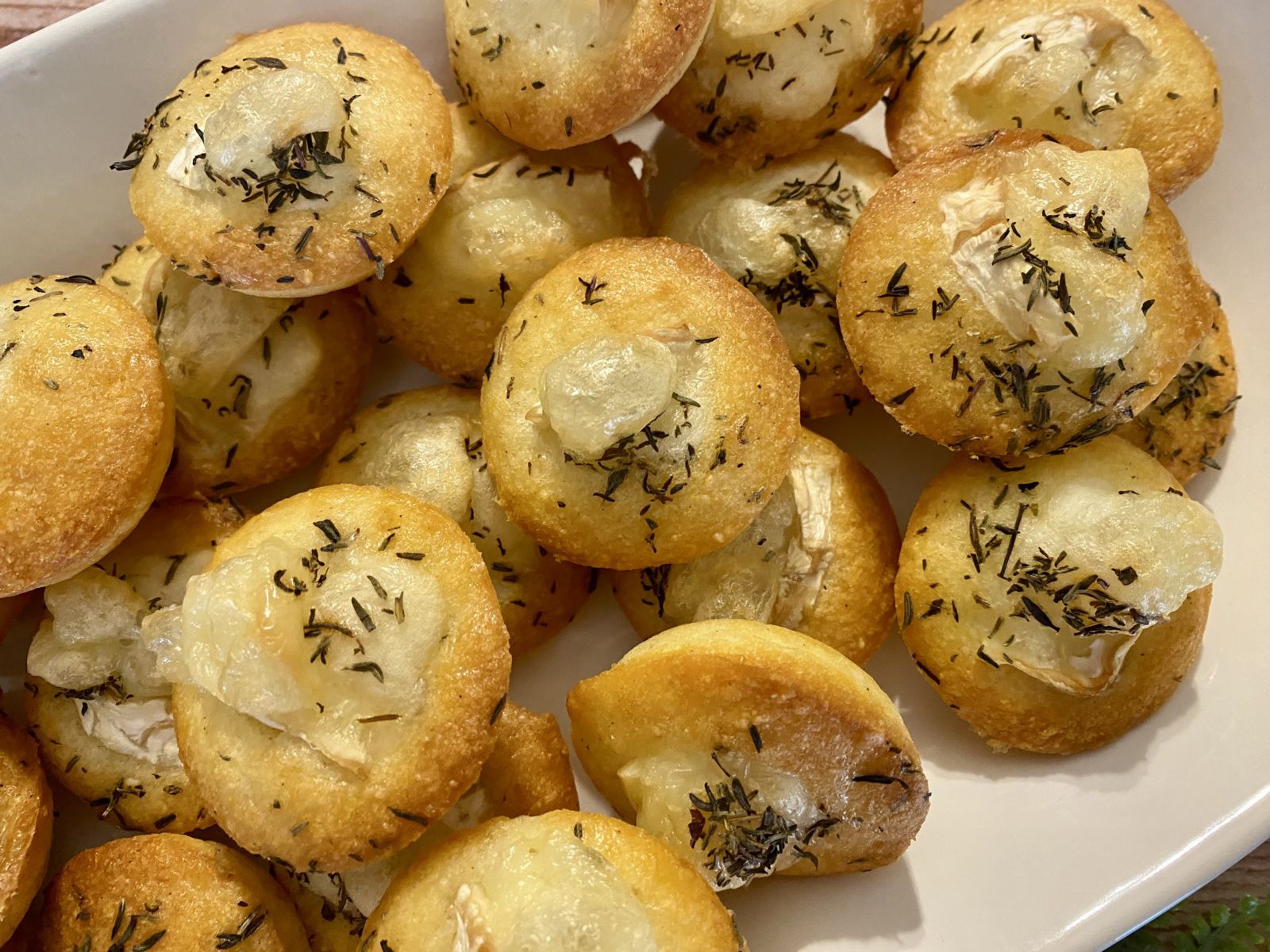 Financiers salés au chèvre, miel et thym