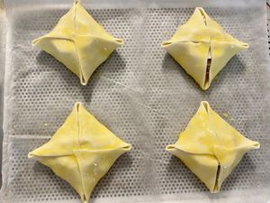 Panier feuilleté au bacon, oignon et chèvre