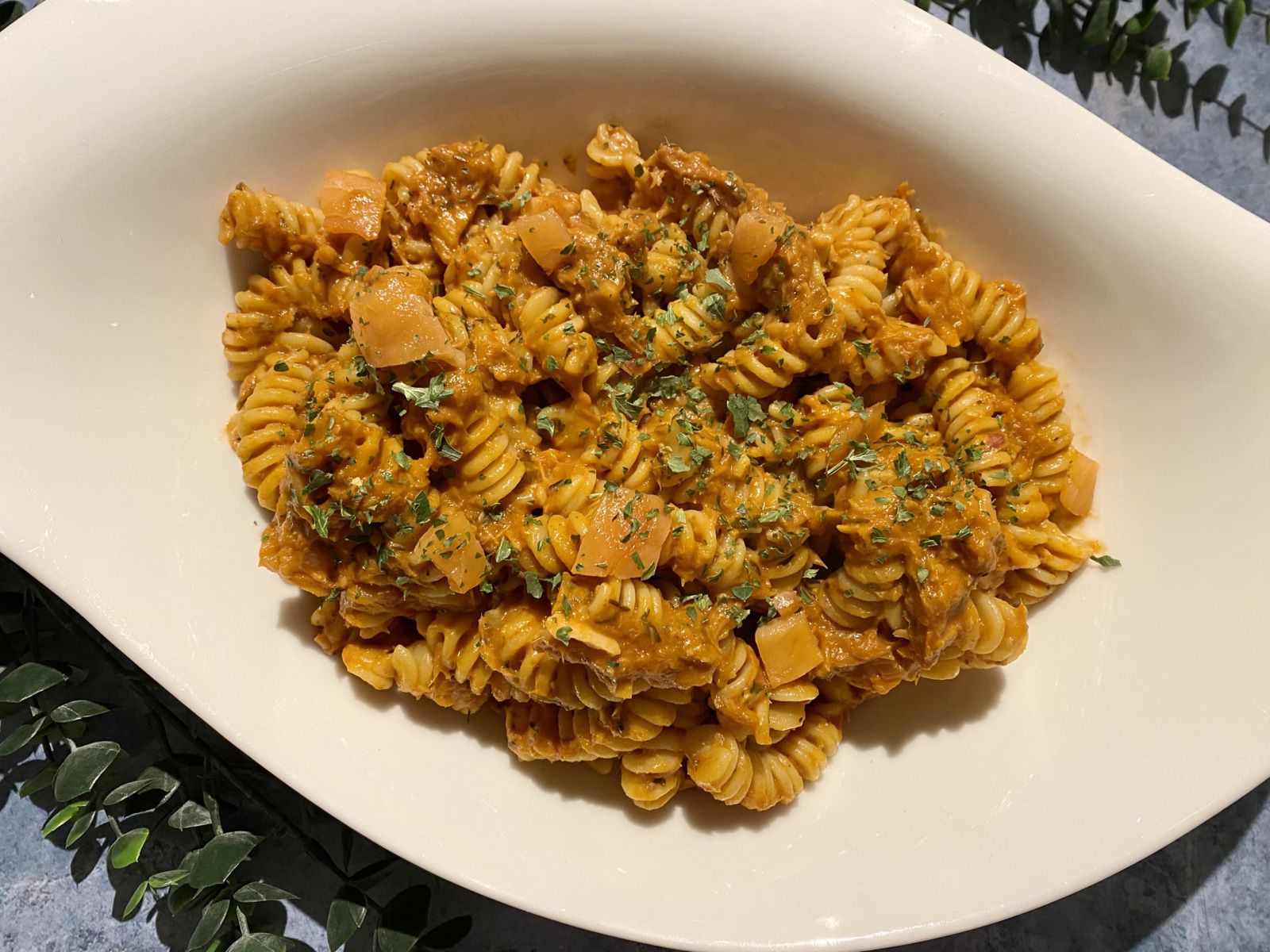 Pâtes à la crème de saumon fumé et tomate