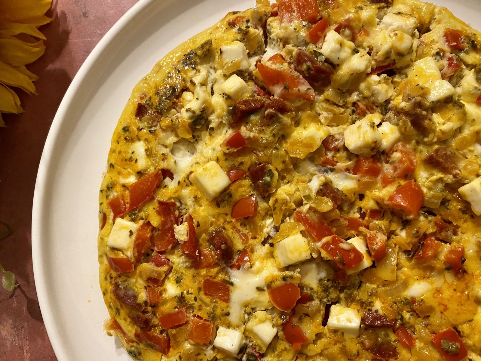Tortilla au poivron, feta et chorizo