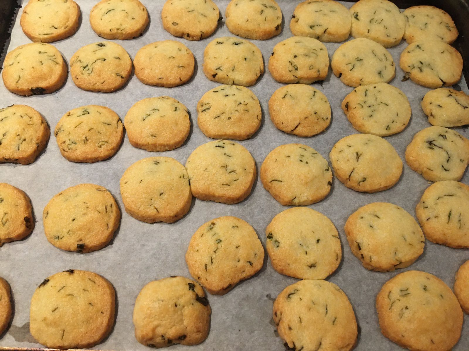 Sablés au parmesan et crème d'olives