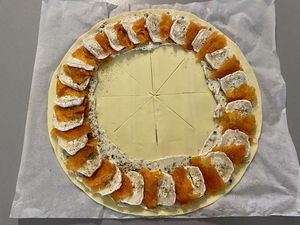 Couronne feuilletée au chèvre et au saumon fumé