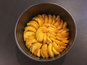 Quatre-quarts aux pêches