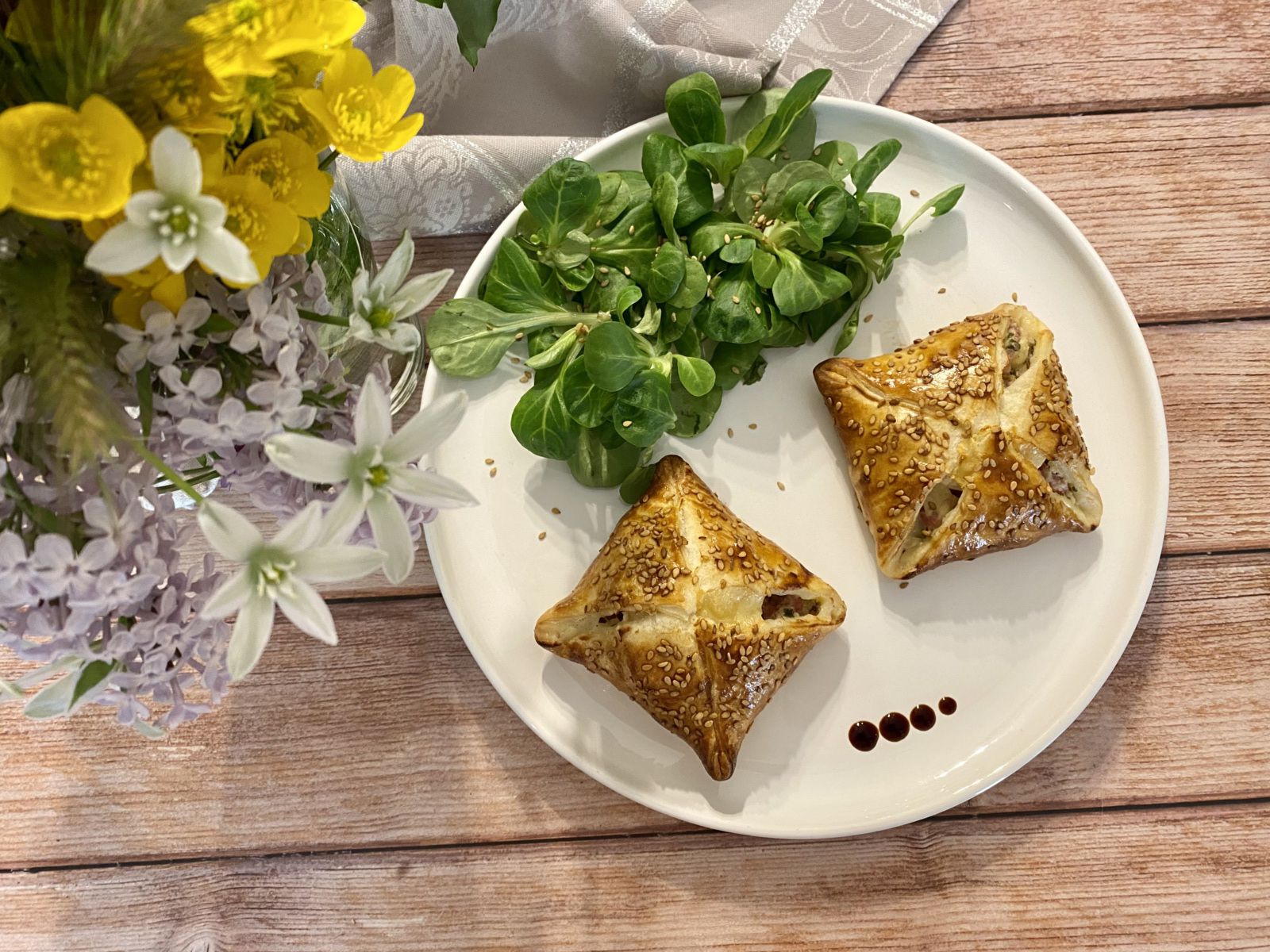 Panier feuilleté au bacon, oignon et chèvre