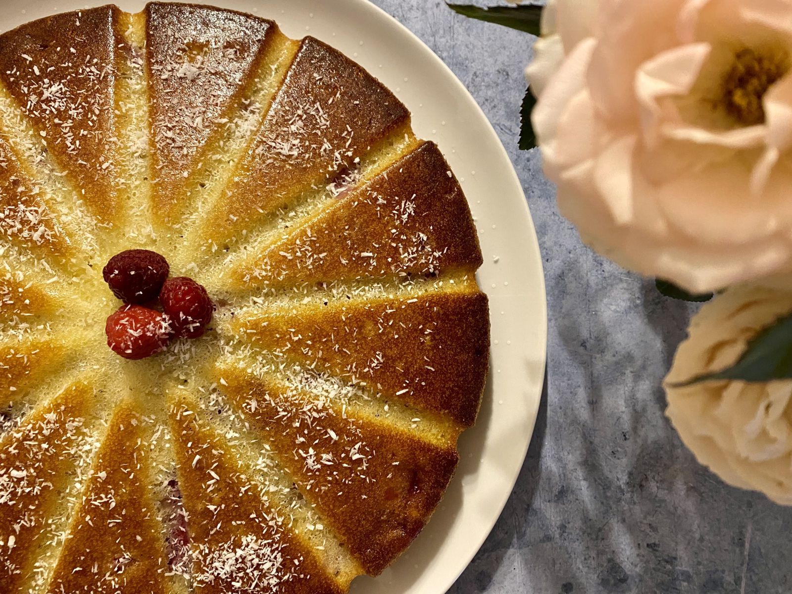 Gâteau à la noix de coco et aux framboises