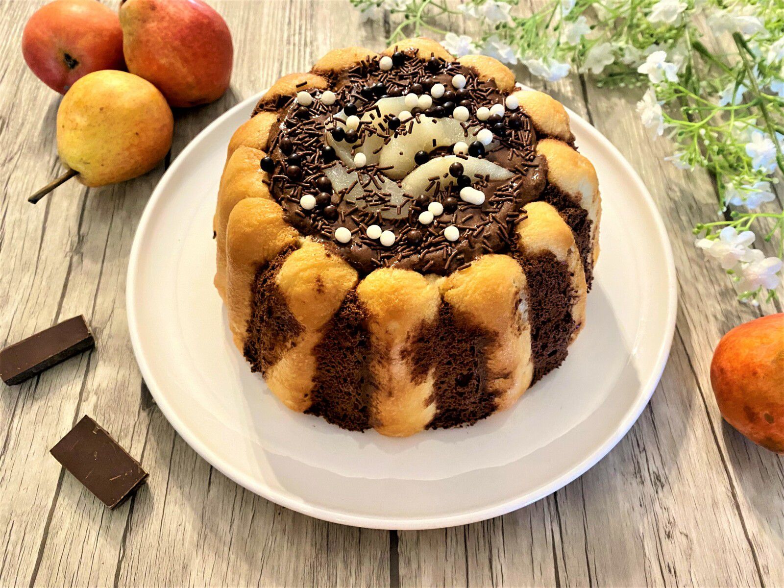 Charlotte au chocolat et poires