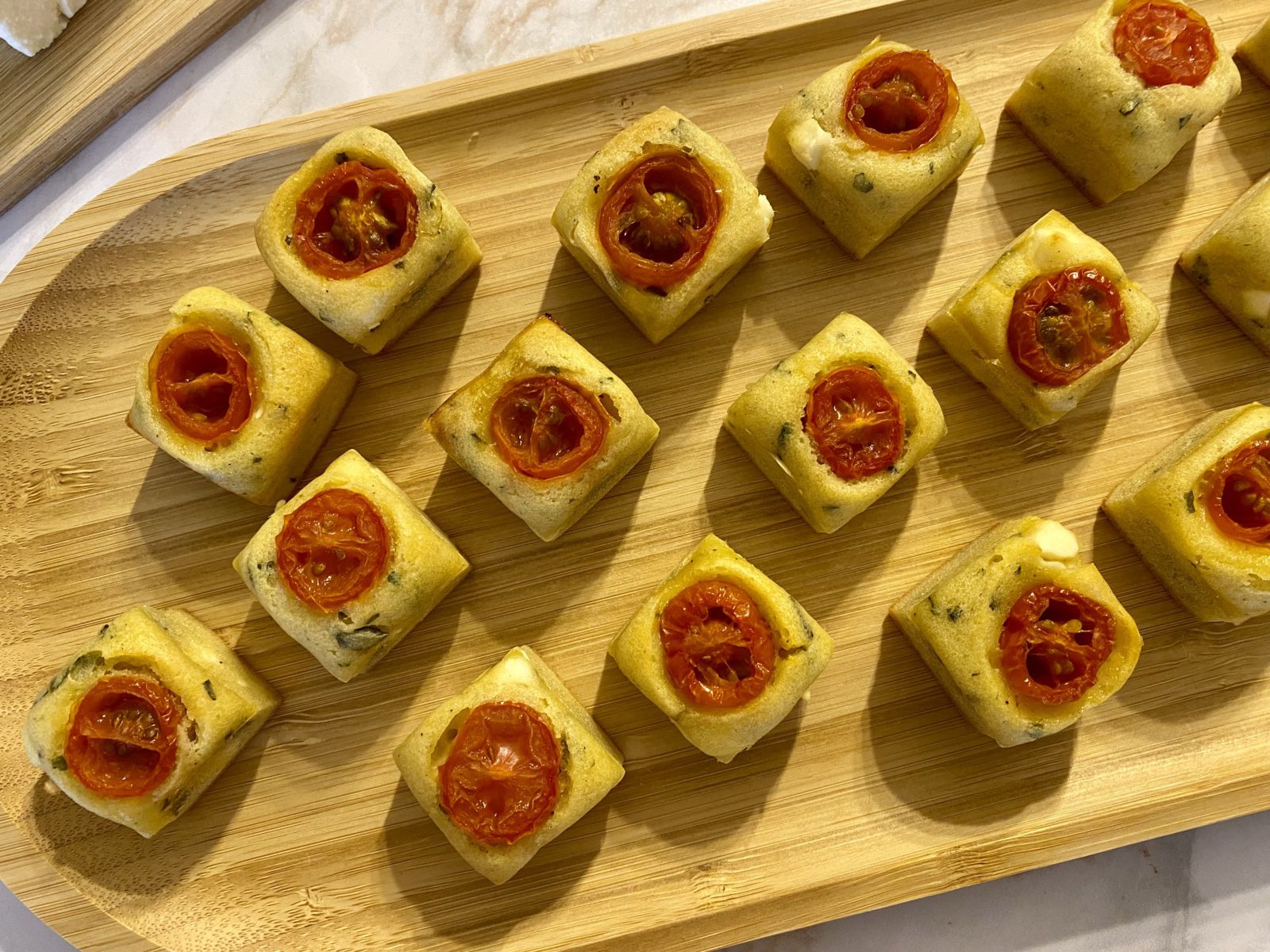 Mini cake à la feta et tomate cerise