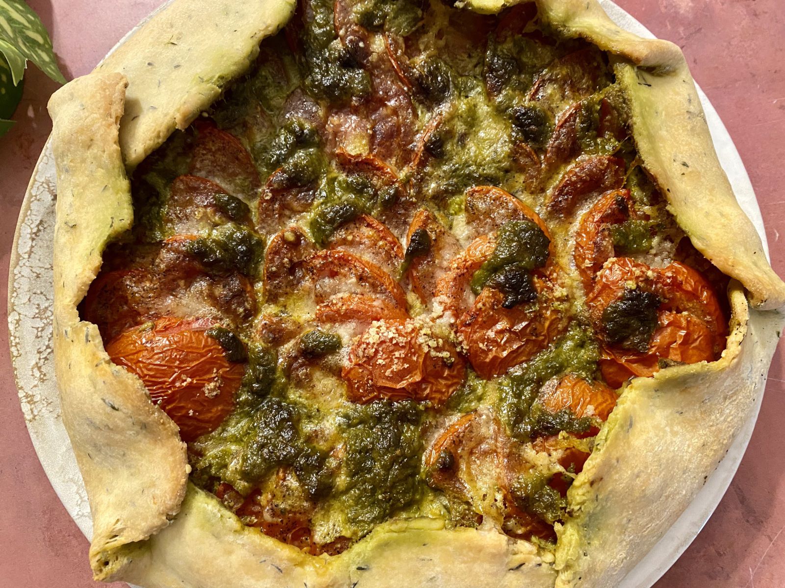 Tarte rustique aux tomates et pesto