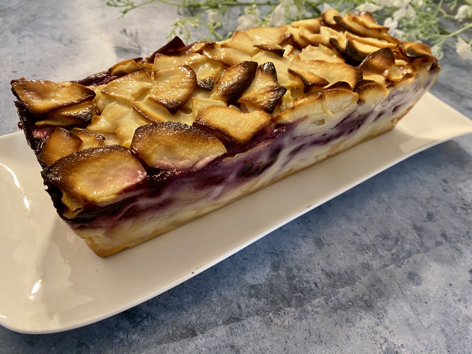 Gâteau invisible pomme, citron et myrtilles