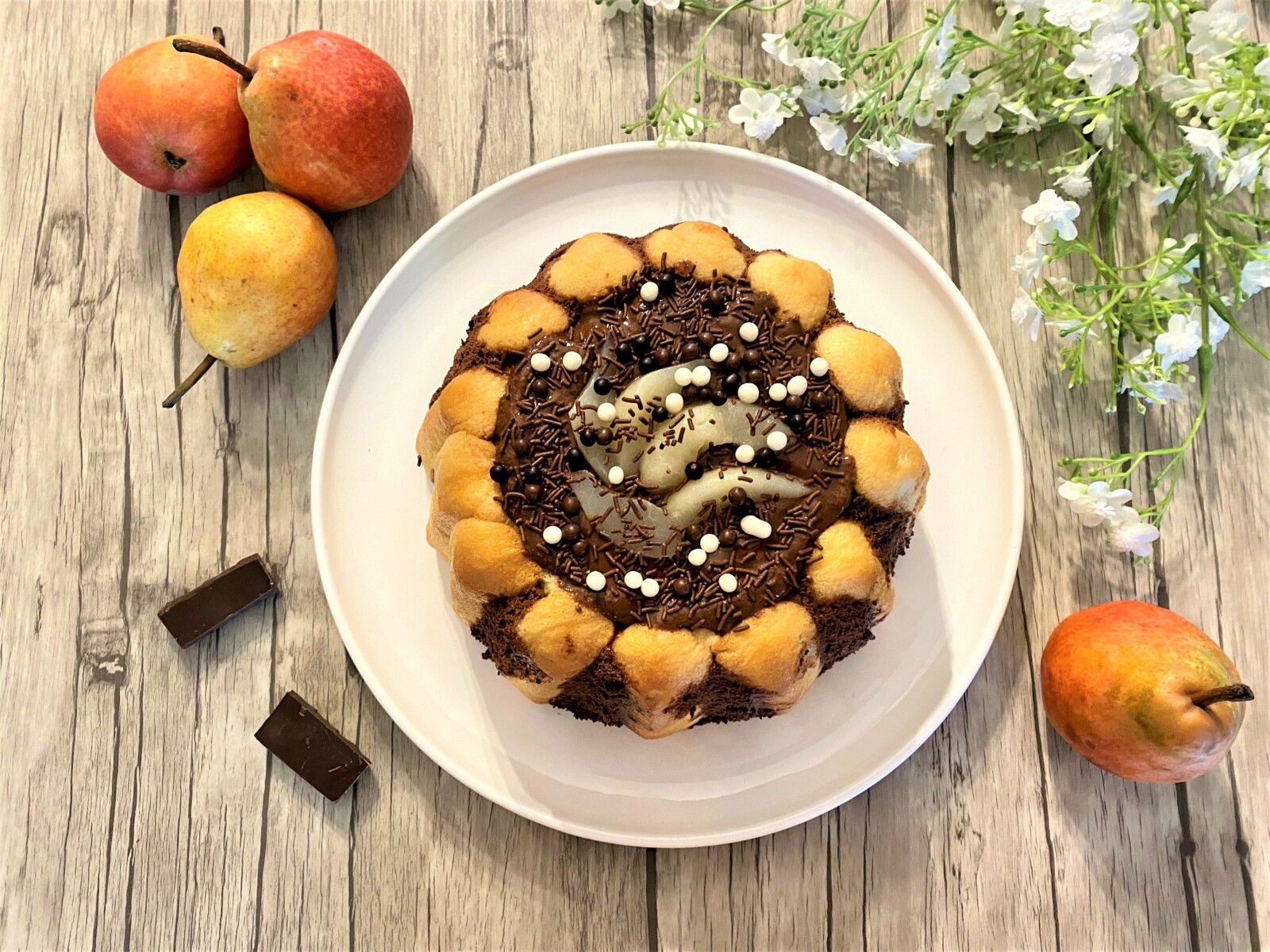 Charlotte au chocolat et poires
