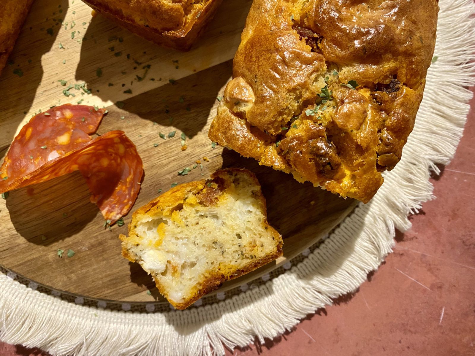 Petits cake au chèvre, chorizo et thym