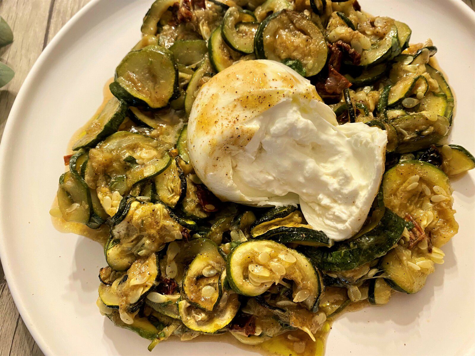 Salade de courgettes grillées et burrata