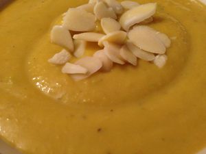 Velouté de pois cassés, patate douce et chèvre