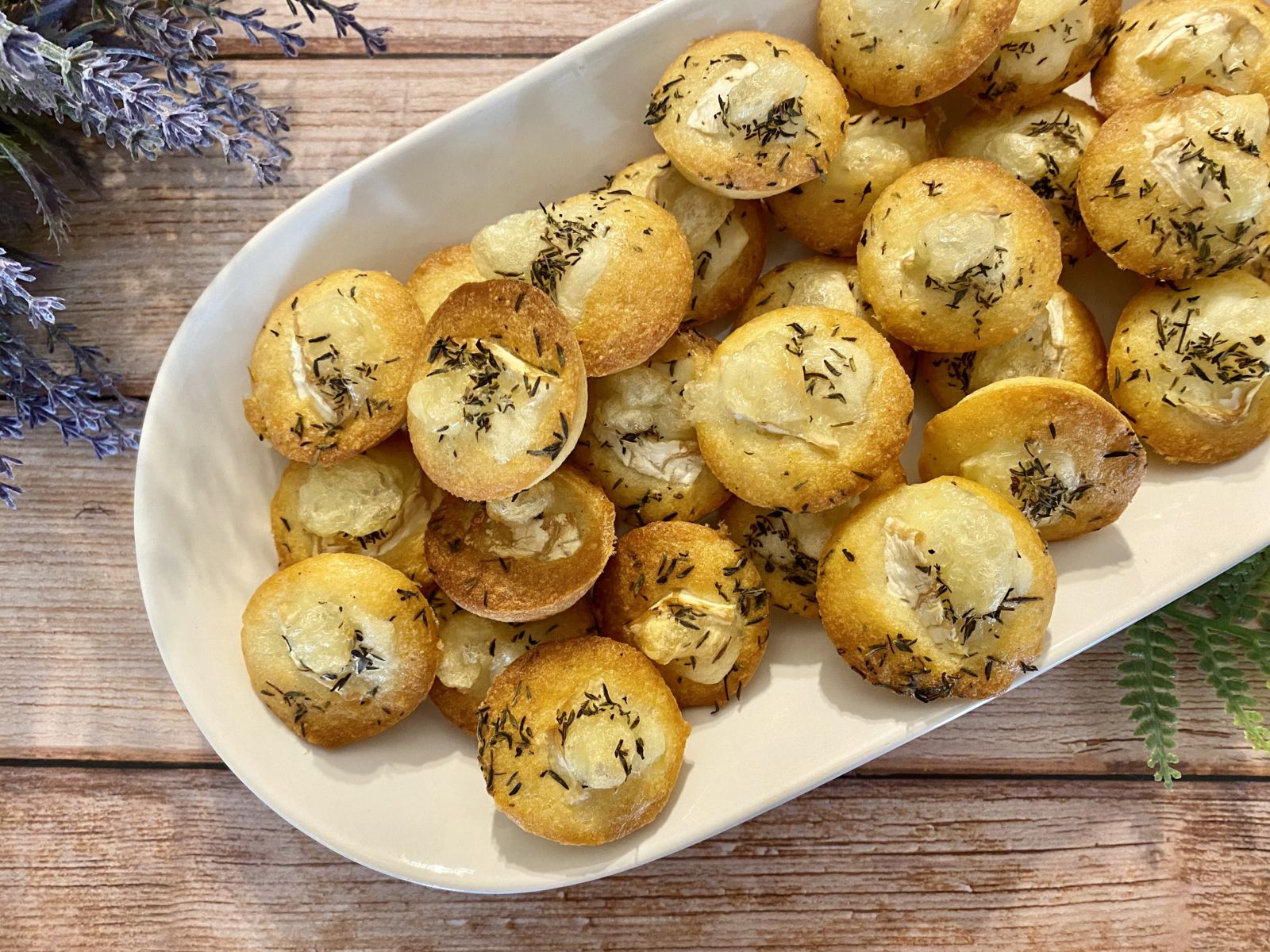 Financiers salés au chèvre, miel et thym