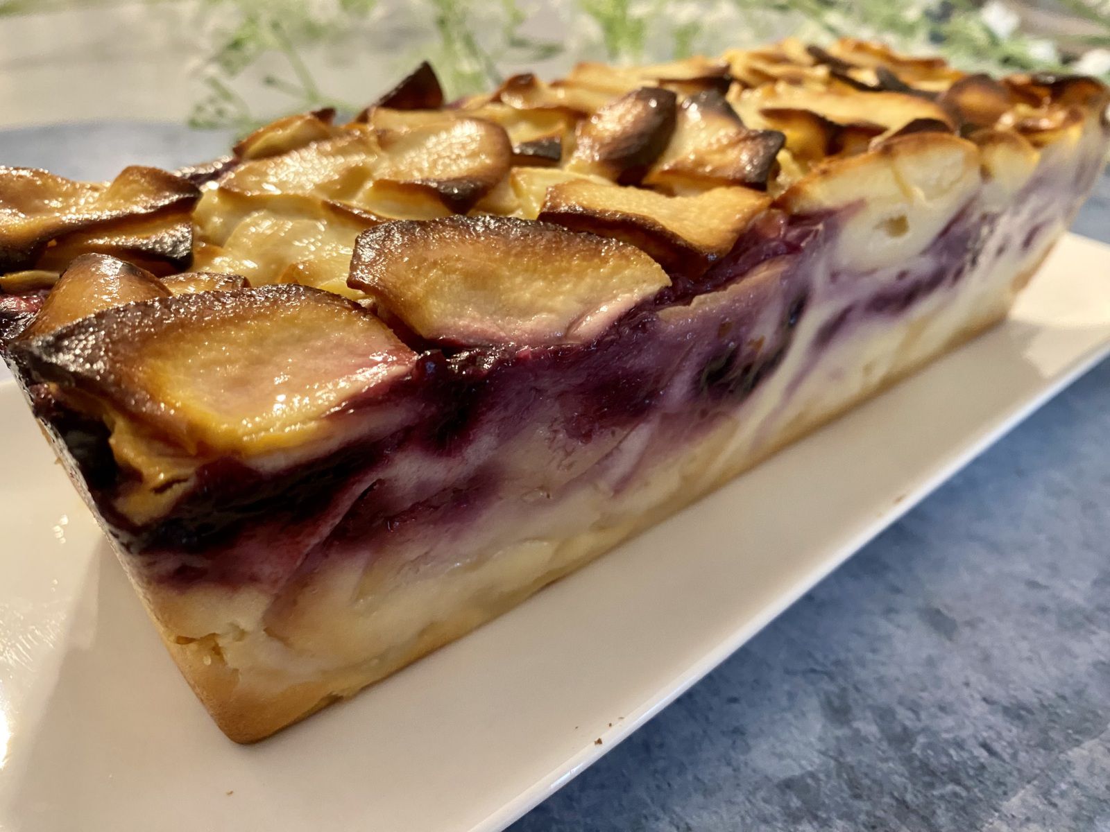 Gâteau invisible pomme, citron et myrtilles