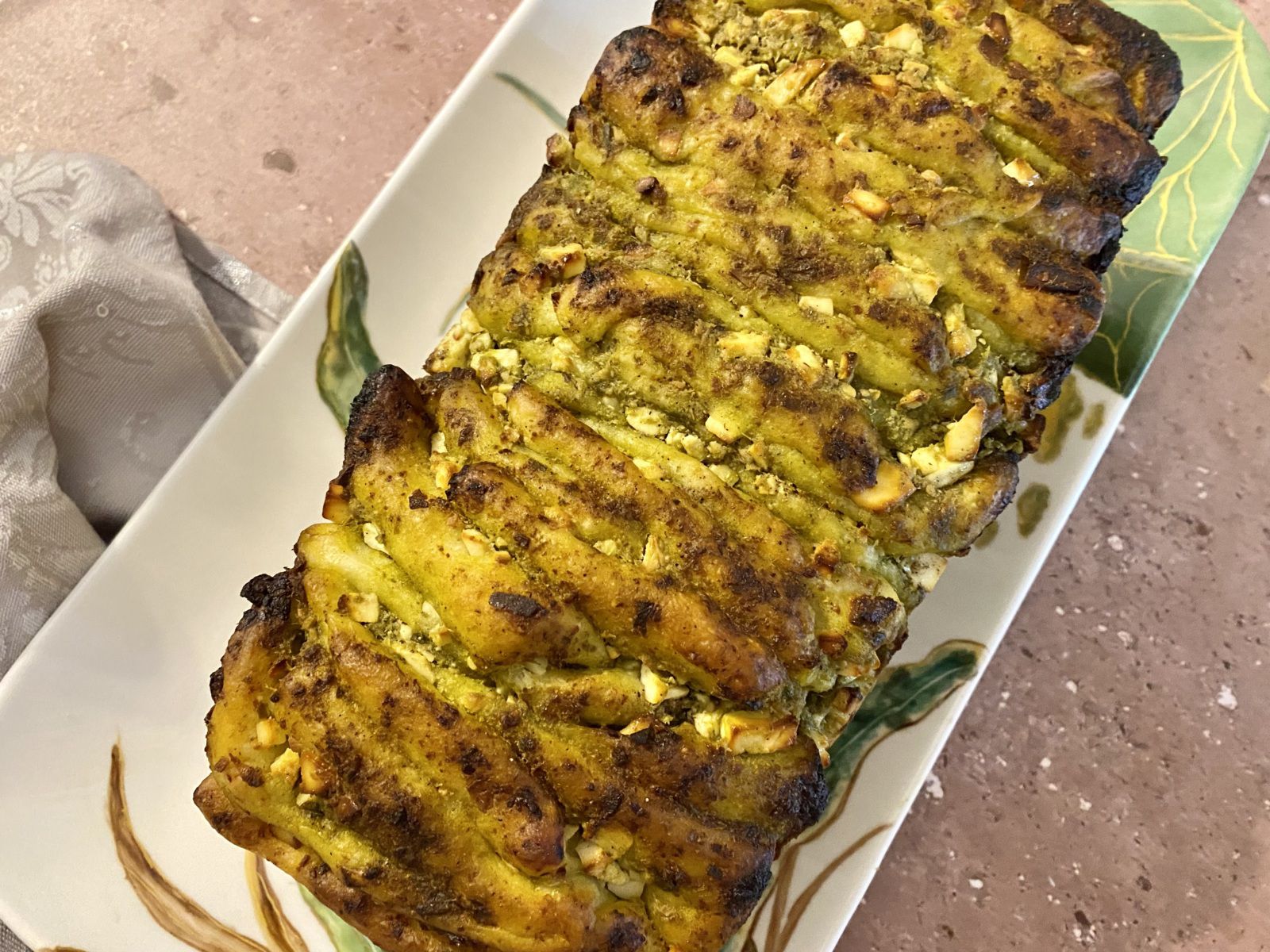 Pain à effeuiller au pesto et à la feta