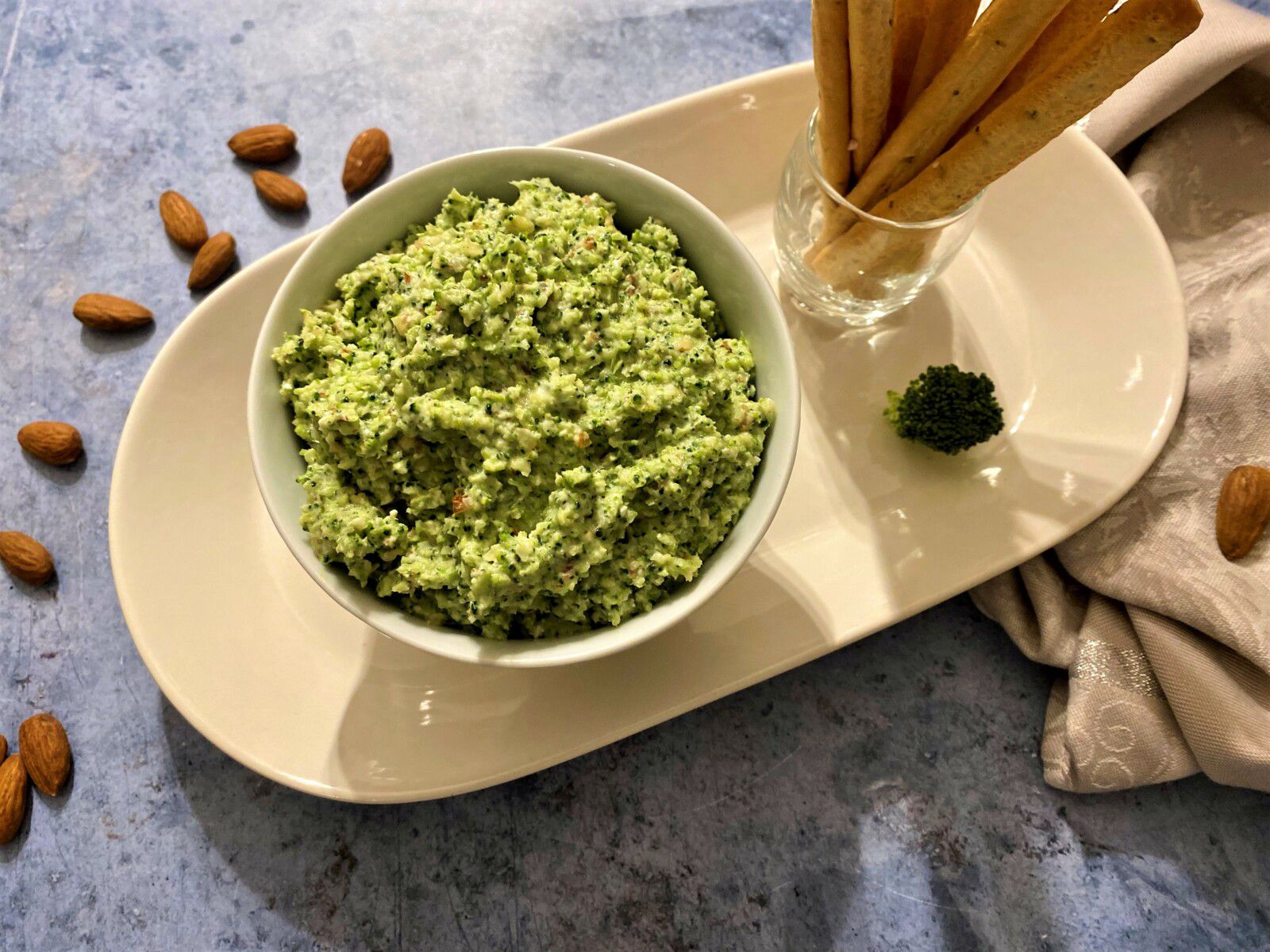 Pesto de brocolis, amandes et feta