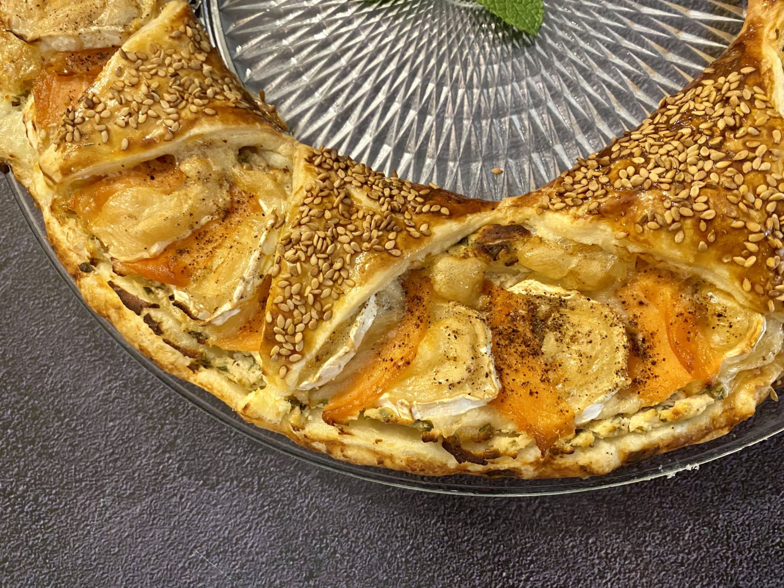 Couronne feuilletée au chèvre et au saumon fumé
